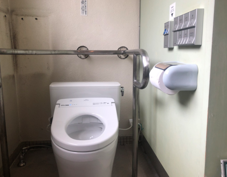 老人センタートイレ改修 株式会社アサヒ興業